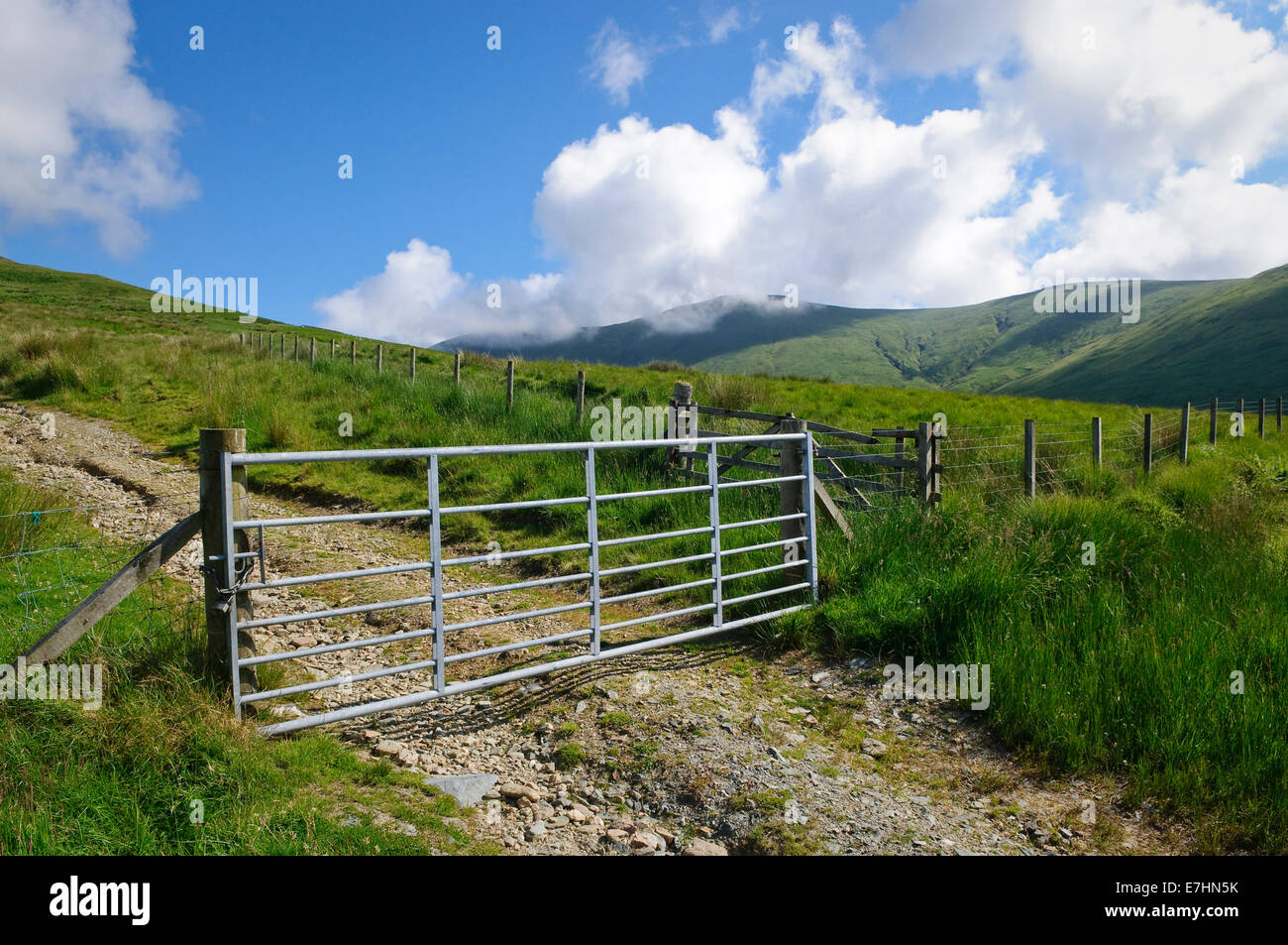 En la puerta de la finca montaña Higland, Escocia. Foto de stock