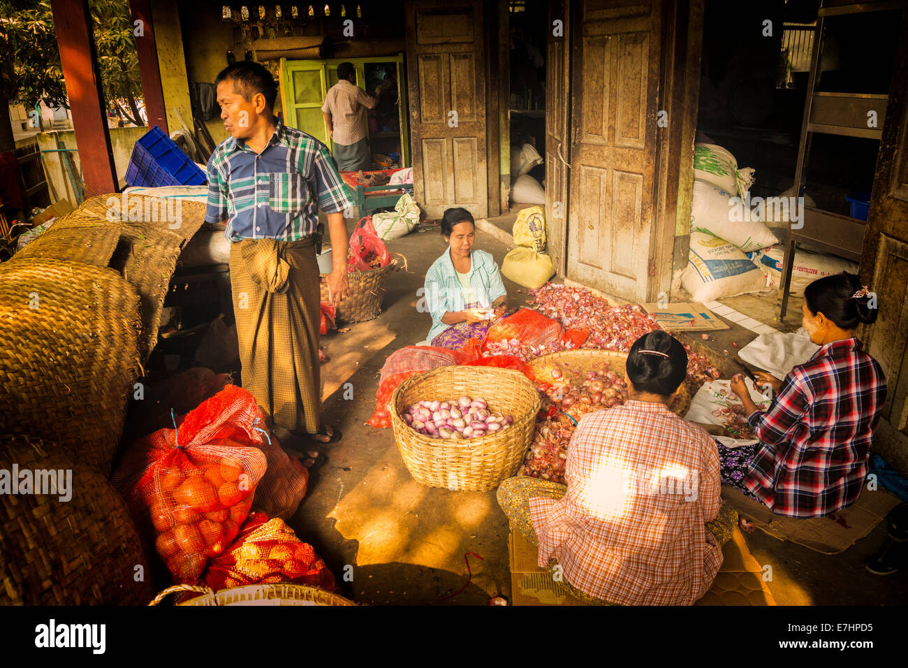 Myanmar (Birmania), la división de Mandalay, Amarapura, Mahagandhayon Monasterio, cocina, preparar comidas para los que residen monjes Foto de stock