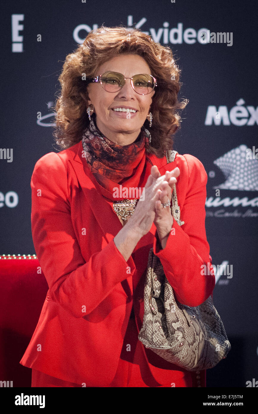 Ciudad de México, México. 18 Sep, 2014. La actriz italiana Sophia Loren,  reacciona durante la inauguración de una exposición organizada en su honor  en el Museo Soumaya en la Ciudad de México,
