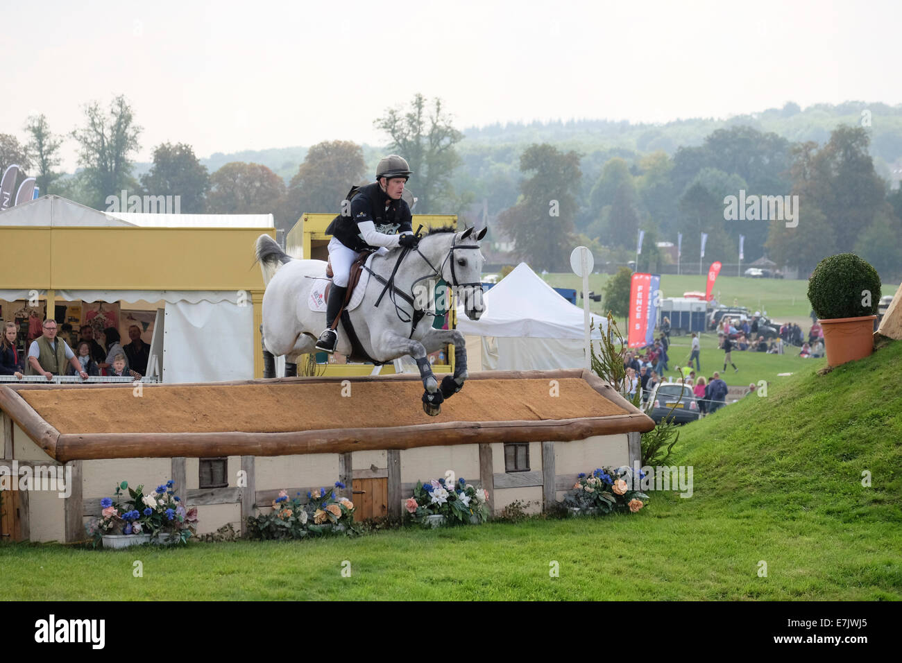 Angus Smales en Blenheim International Horse Trials 2014 montando un poco mucho Foto de stock