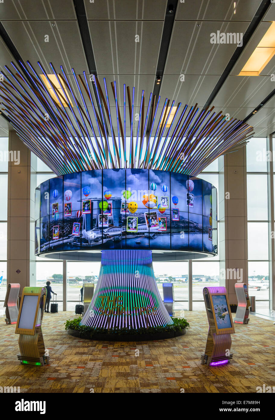 El árbol Social en el Aeropuerto de Changi, una pantalla de medios interactivos, Singapur Foto de stock