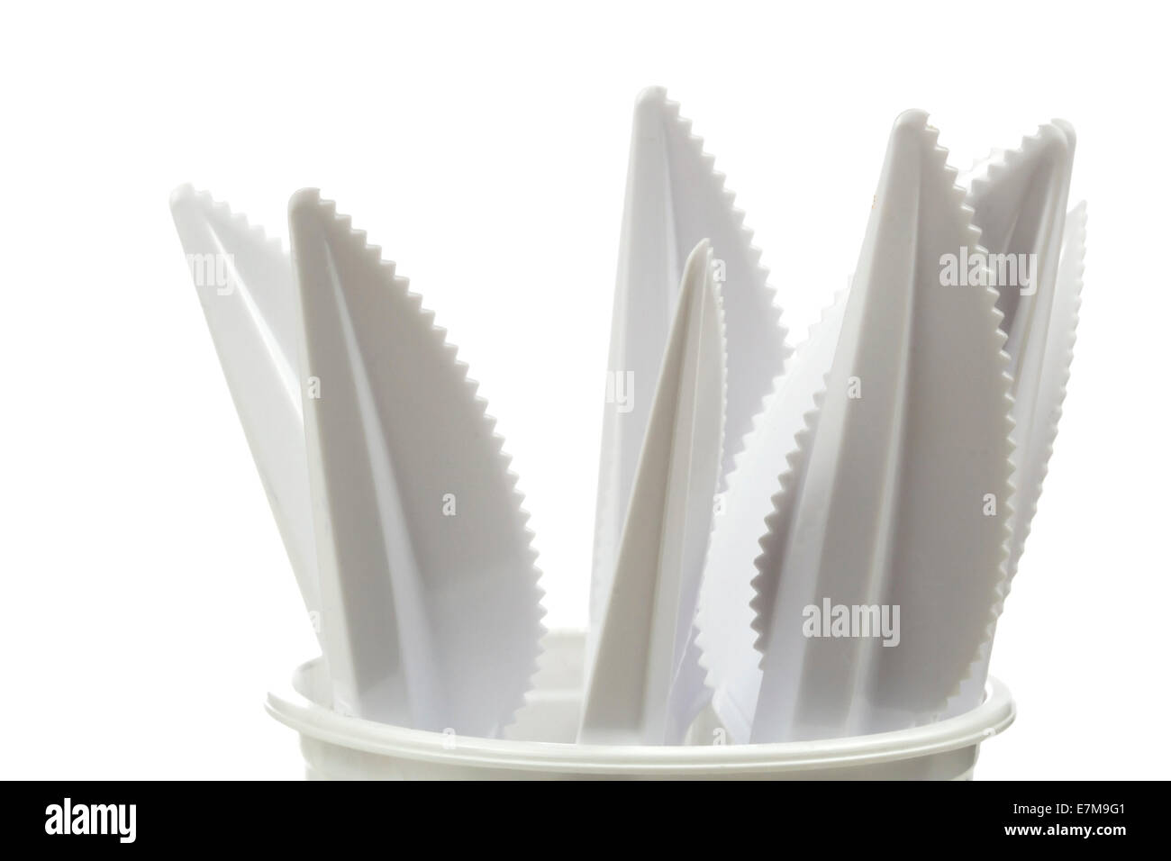 Close-up de algunas cuchillas de plástico aislado sobre fondo blanco. Foto de stock