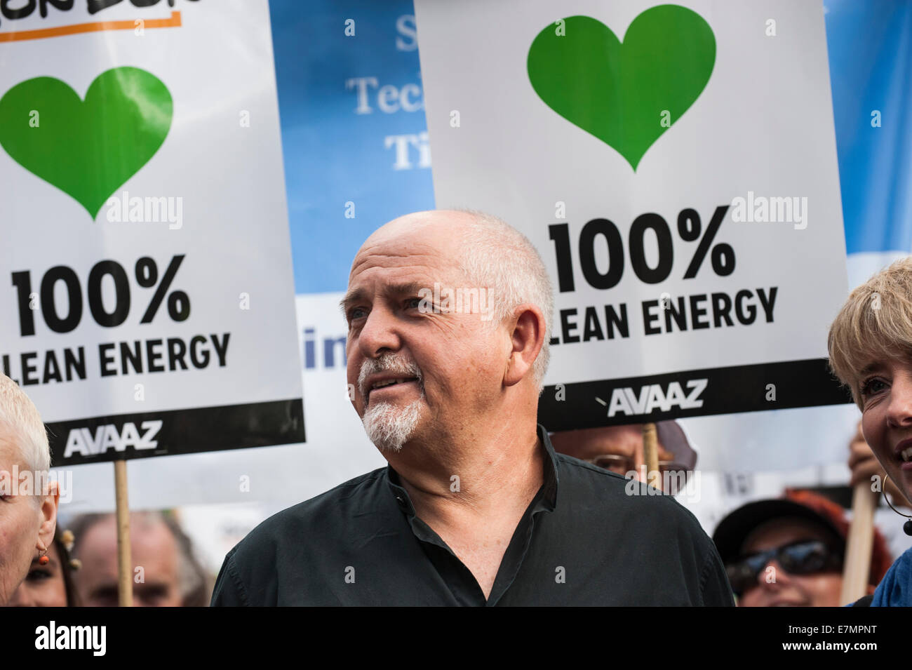 Londres, Reino Unido. 21 Sep, 2014. El músico Peter Gabriel marchas con los manifestantes en la manifestación del cambio climático, Londres, 21 de septiembre de 2014. Crédito: Sue Cunningham Photographic/Alamy Live News Foto de stock