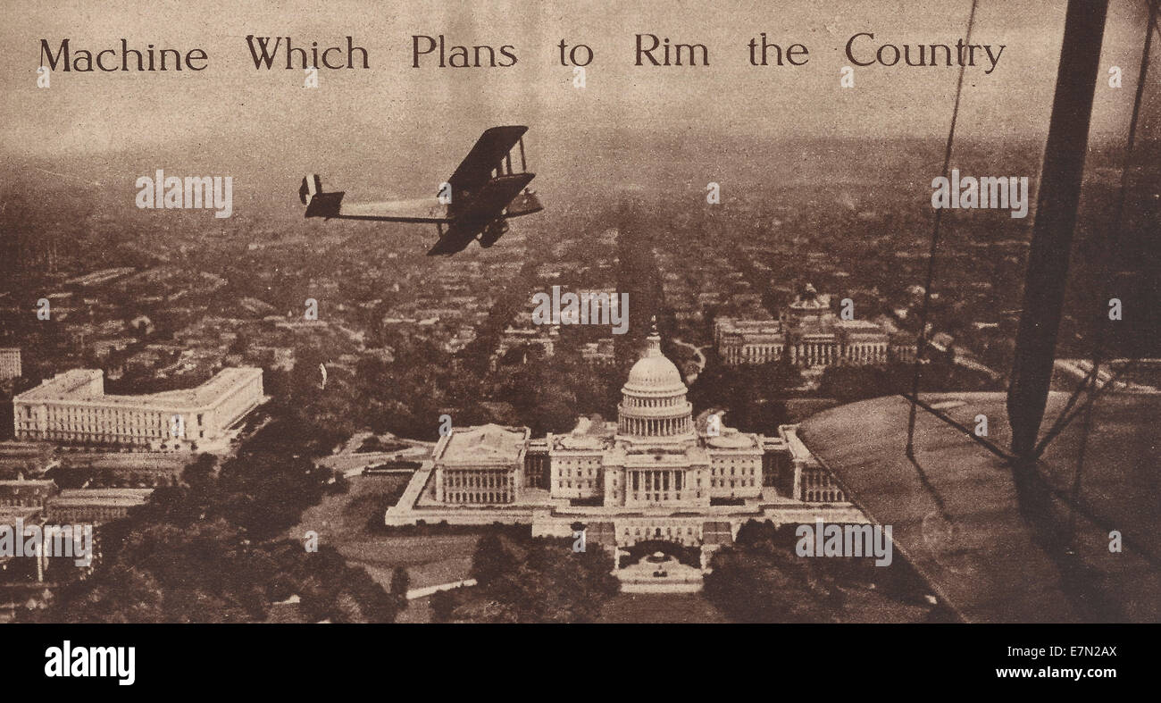 Martin bomber comenzando su vuelo alrededor del borde de los EE.UU., 1919. Aquí en Washington, DC con el Washington Memorial al fondo Foto de stock