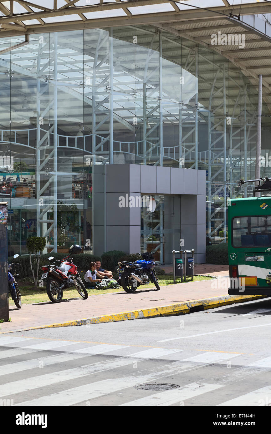 Terminal quitumbe fotografías e imágenes de alta resolución Alamy