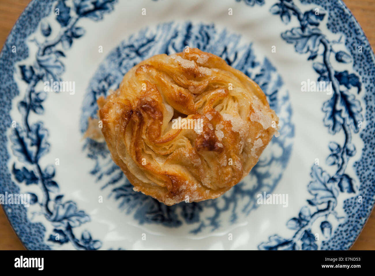 Kouign Amann casero - una mantequilla caramelizada pastel bretón Fotografía  de stock - Alamy