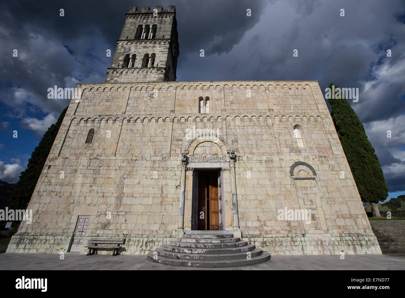 Duomo di San Cristoforo, Barga, Toscana, excursiones, lugares de interés, culto, ciudad medieval, vacaciones, Roman Foto de stock