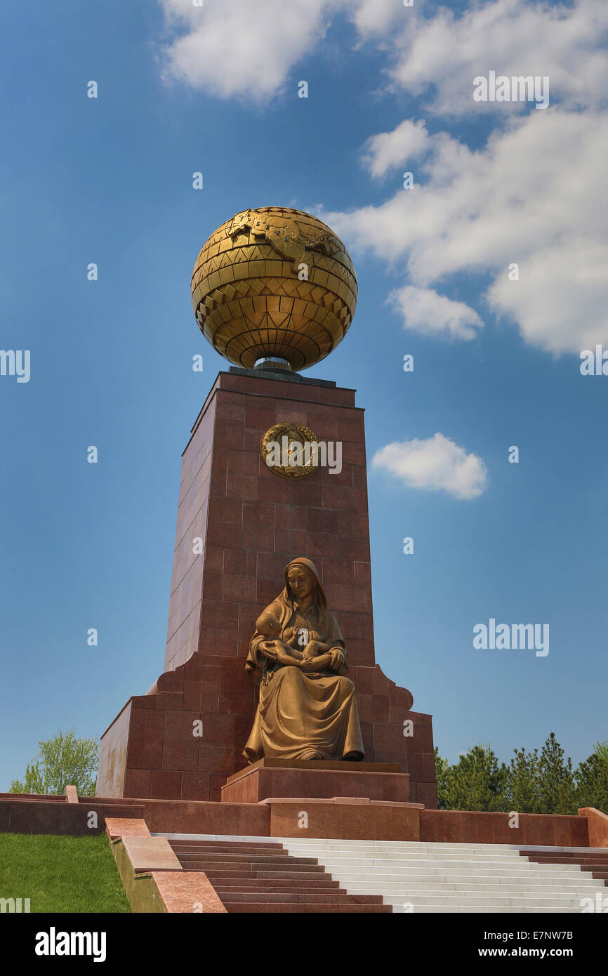 En el centro de la ciudad, la Plaza de la independencia, la madre, Tashkent, Uzbekistán, en Asia Central, África, arquitectura colorida, alegre, monumento, Parque, Foto de stock