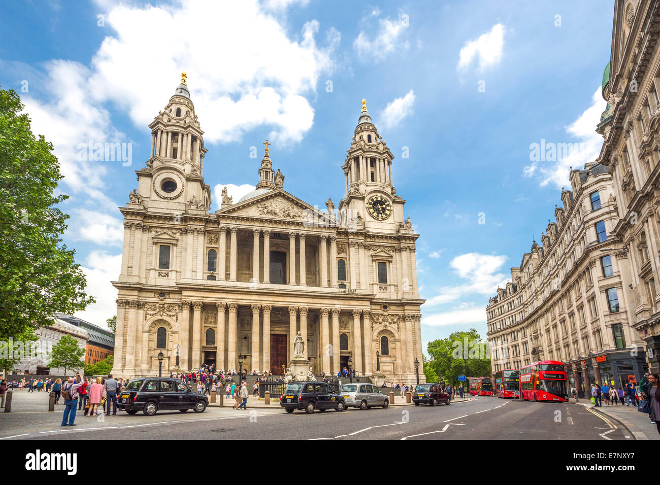 Avenida, el edificio, la Catedral, la ciudad de Londres, Inglaterra, Reino Unido, San Pablo, arquitectura, historia, religión, turismo, viajes Foto de stock
