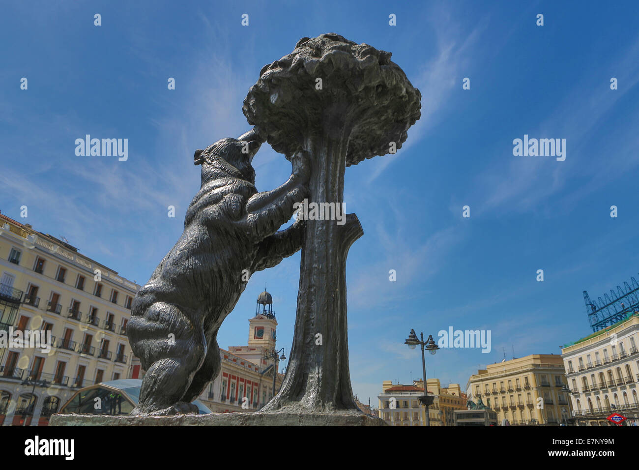 Ciudad, Gate, Madrid, Madrono, Oso, Puerta, Sol, Plaza de España, Europa,  Sun, escultura, símbolo Fotografía de stock - Alamy