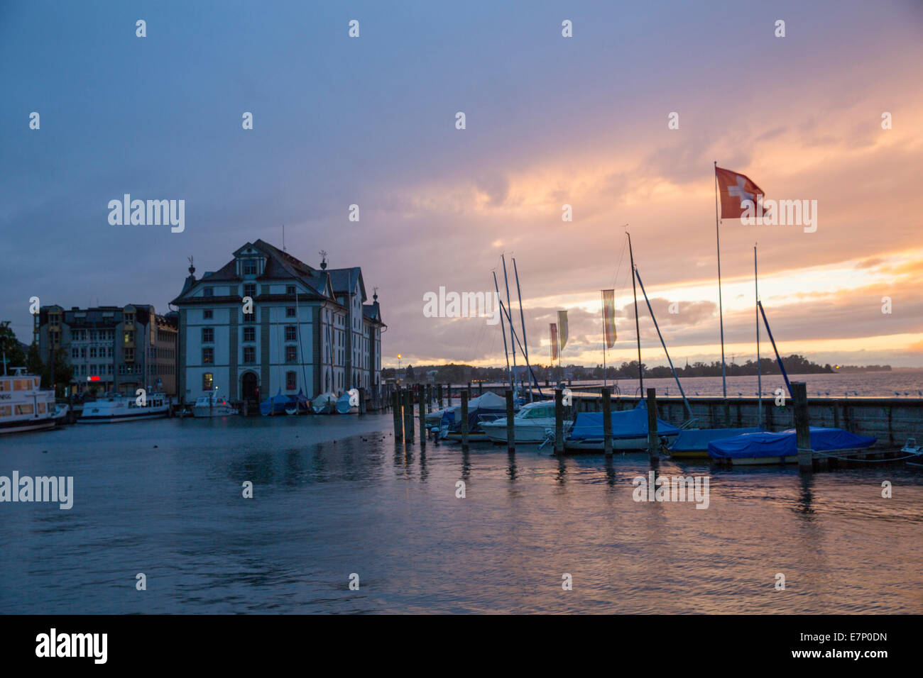 El lago de Constanza, Rorschach, puerto, puerto, luz del atardecer, SG, cantón St., clima, Suiza, Europa Foto de stock