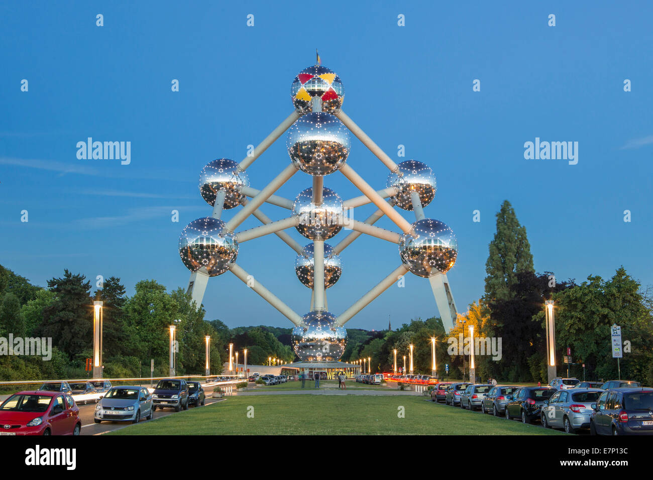 Atomium, esferas, Bélgica, Europa, Bruselas, arquitectura, pelotas, Ciudad Expo, famoso, el muelle, por la tarde, recorrido turístico Foto de stock