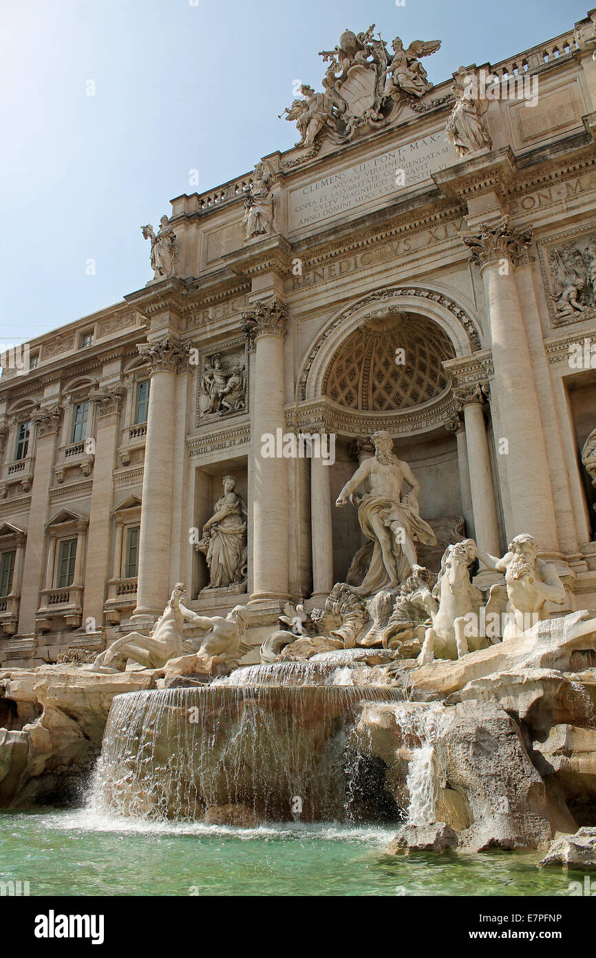 Vista de la famosa Fuente de Trevi, Roma, Italia Foto de stock
