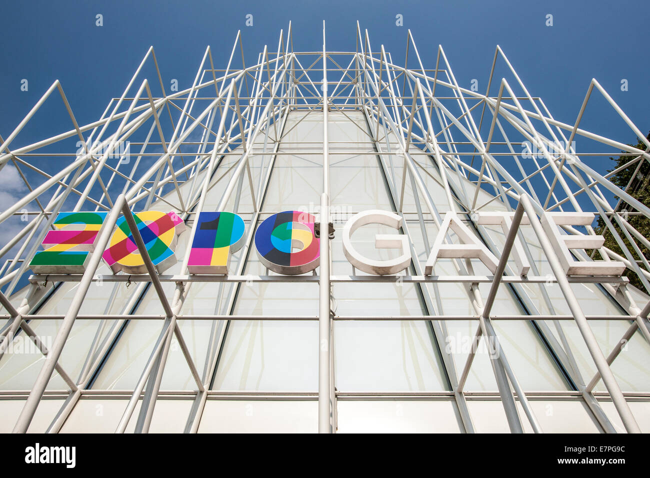 Milano, Milán, la Expo 2015, EXPOGATE, logo, viajes, feria, Exposición Universal, la ciudad, la puerta, Infopoint, Lombardía, Italia Foto de stock