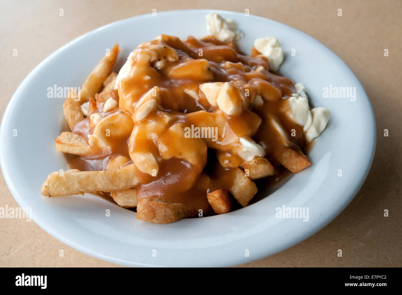 El famoso 'tradicionales' de poutine en Le Roy Jucep restaurante (el