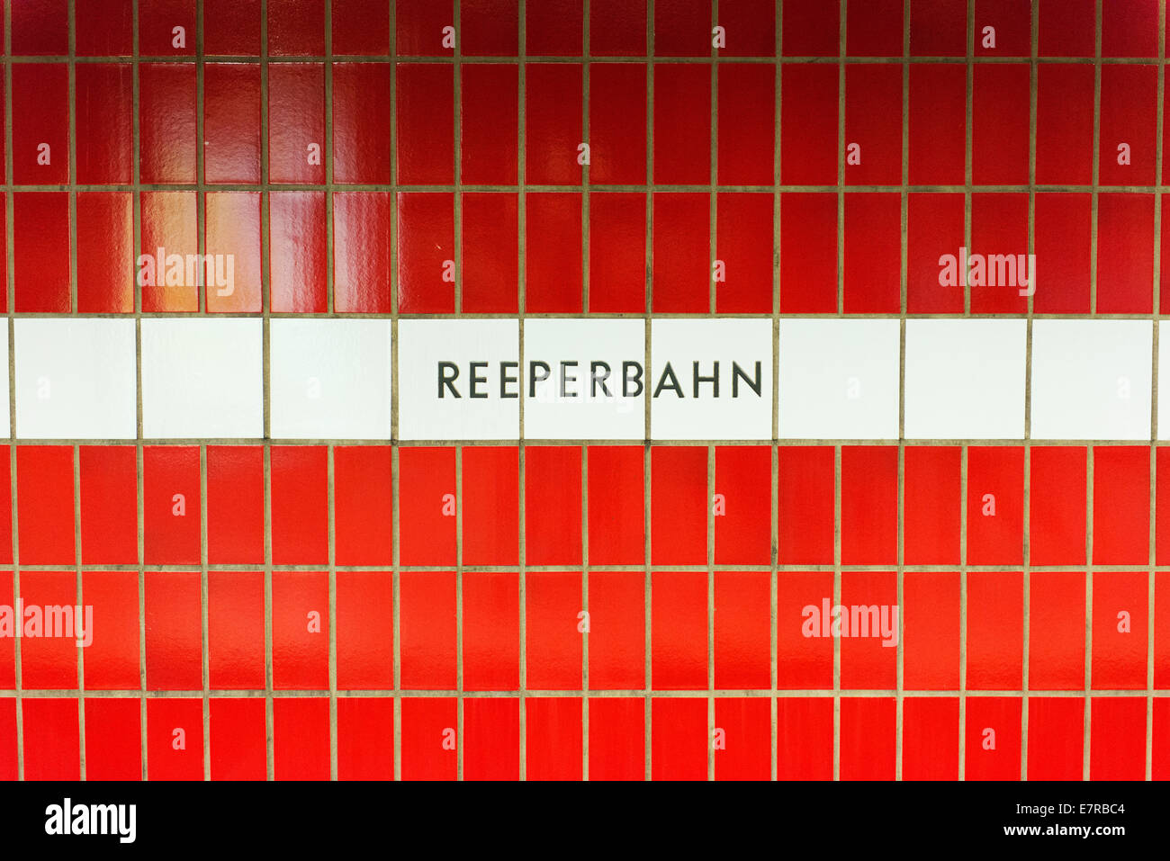 En la estación de metro de Hamburgo la famosa Reeperbahn. Foto de stock
