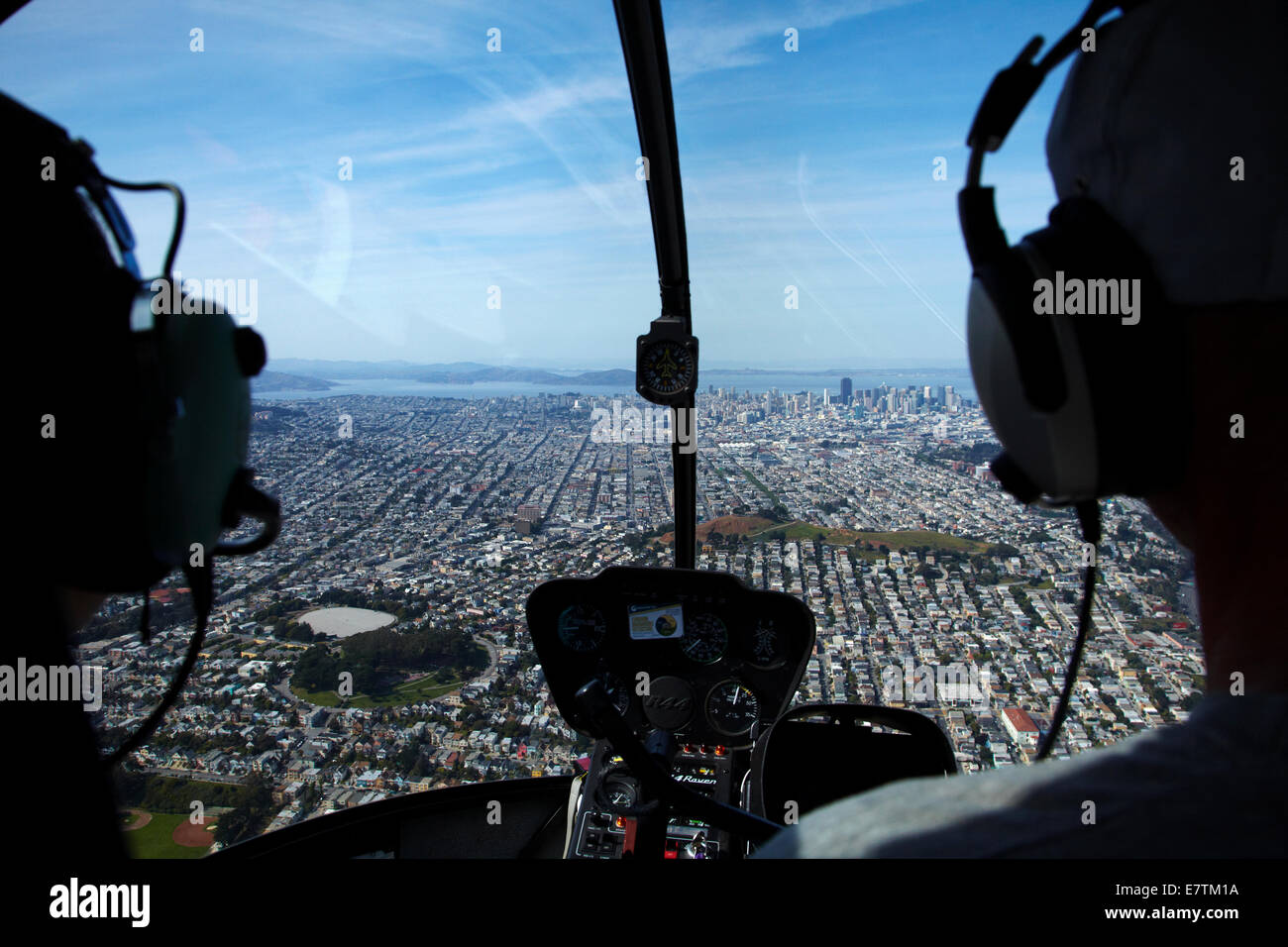 Helicóptero sobre el centro de San Francisco, California, EEUU - antena Foto de stock