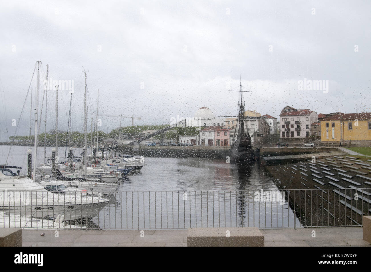 Vila do Conde Harbour en un día lluvioso Foto de stock