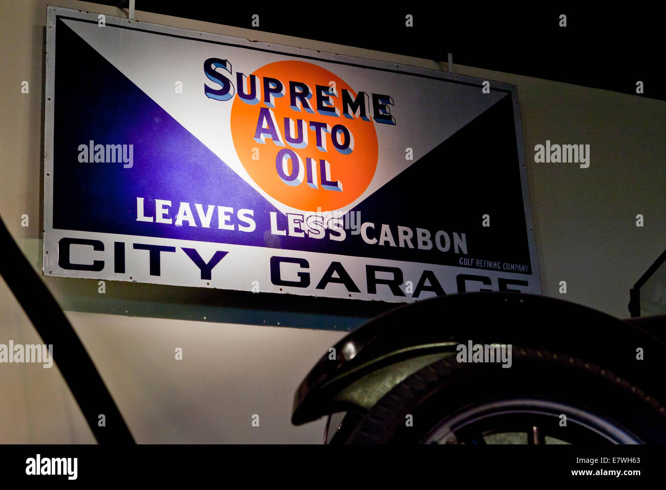 Vintage Auto Supremo de aceite / City Garage tin firmar, circa 1930 - EE.UU. EE.UU. América del Norte América del Norte Americana norteamericana Foto de stock
