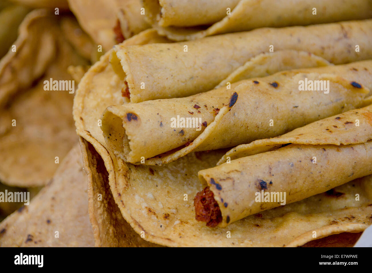 Tacos laminados de comida típica de Guatemala Fotografía de stock Alamy