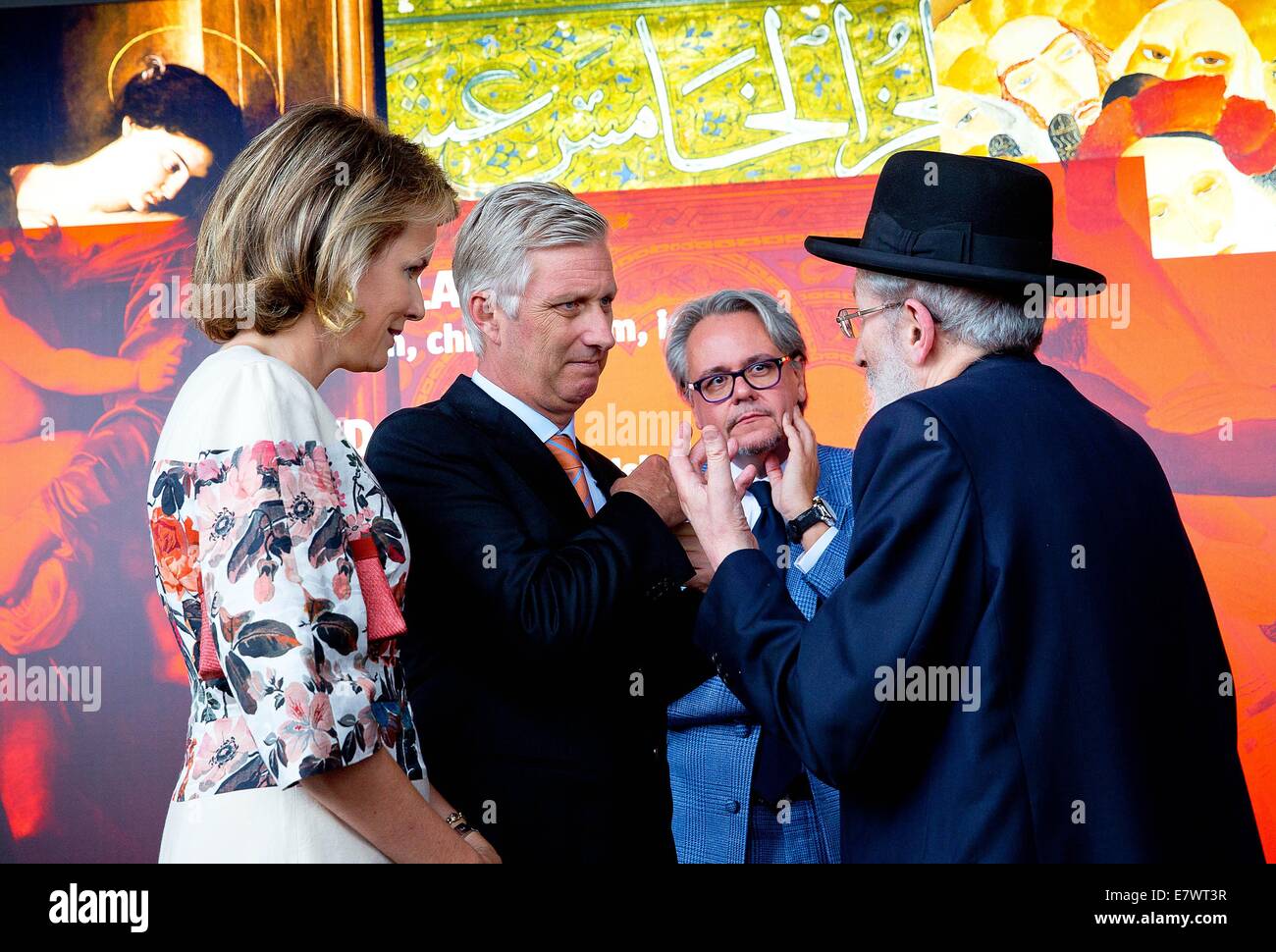 Amberes, Bélgica. 24 Sep, 2014. Mathilde Filip SM el Rey y su majestad la reina Mathilde visitar la exposición libros sagrados, lugares santos del Museo aan de Stroom (MAS) en Amberes. Crédito: dpa picture alliance/Alamy Live News Foto de stock