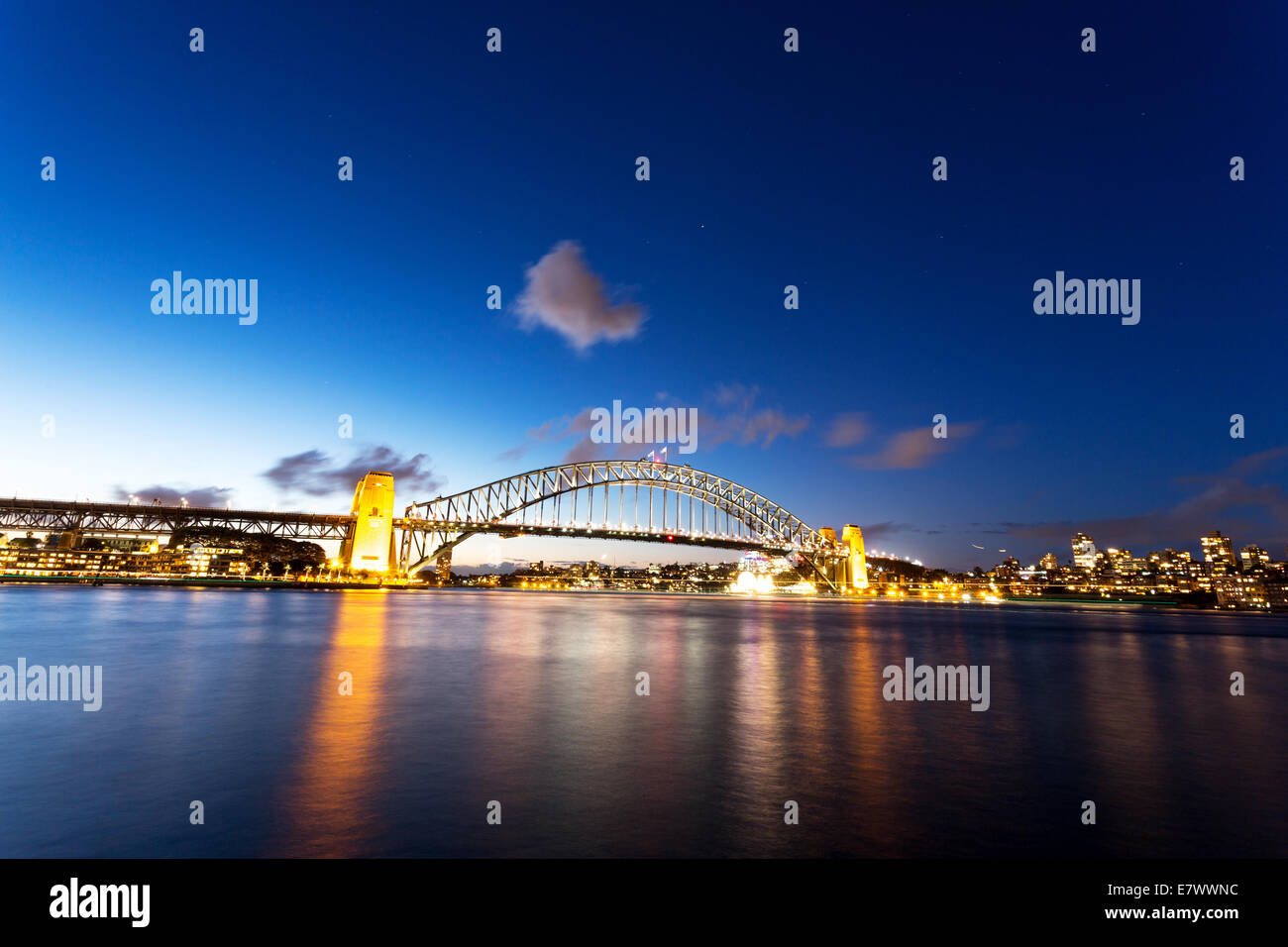 Paisaje urbano de Sydney al anochecer Foto de stock