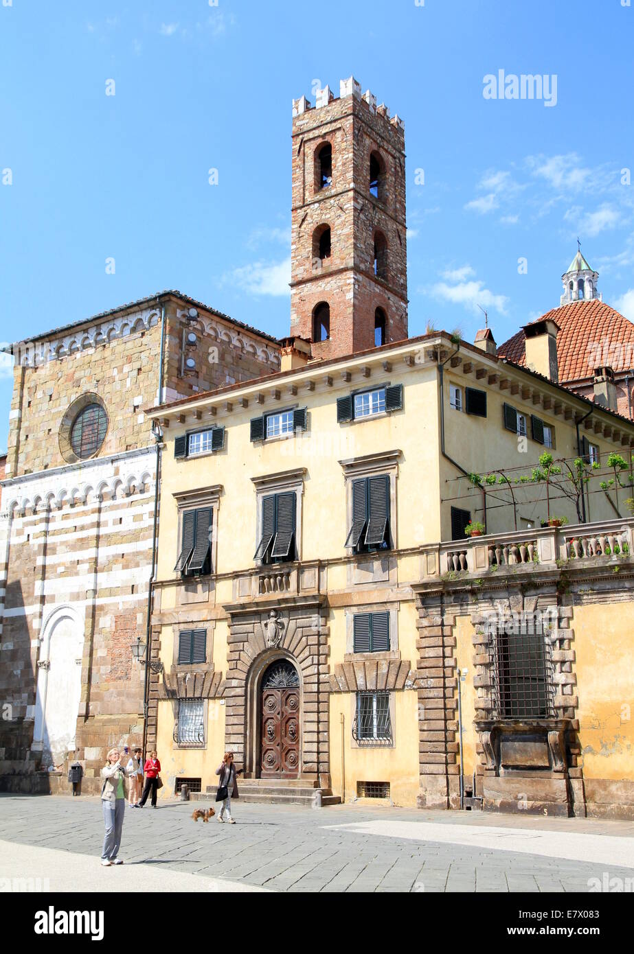 Los edificios históricos de Lucca, Italia Foto de stock