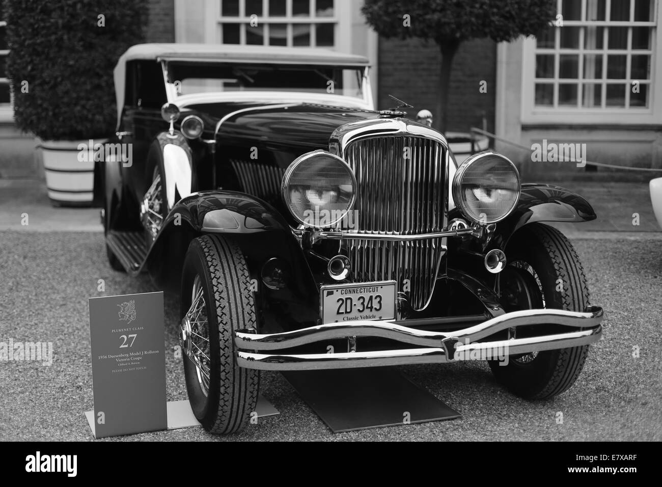 Londres, Inglaterra - Septiembre 06: Un 1936 Modelo Duesenberg J de los EE.UU. en el Concours de elegancia Hampton Court Palace - Londres Foto de stock