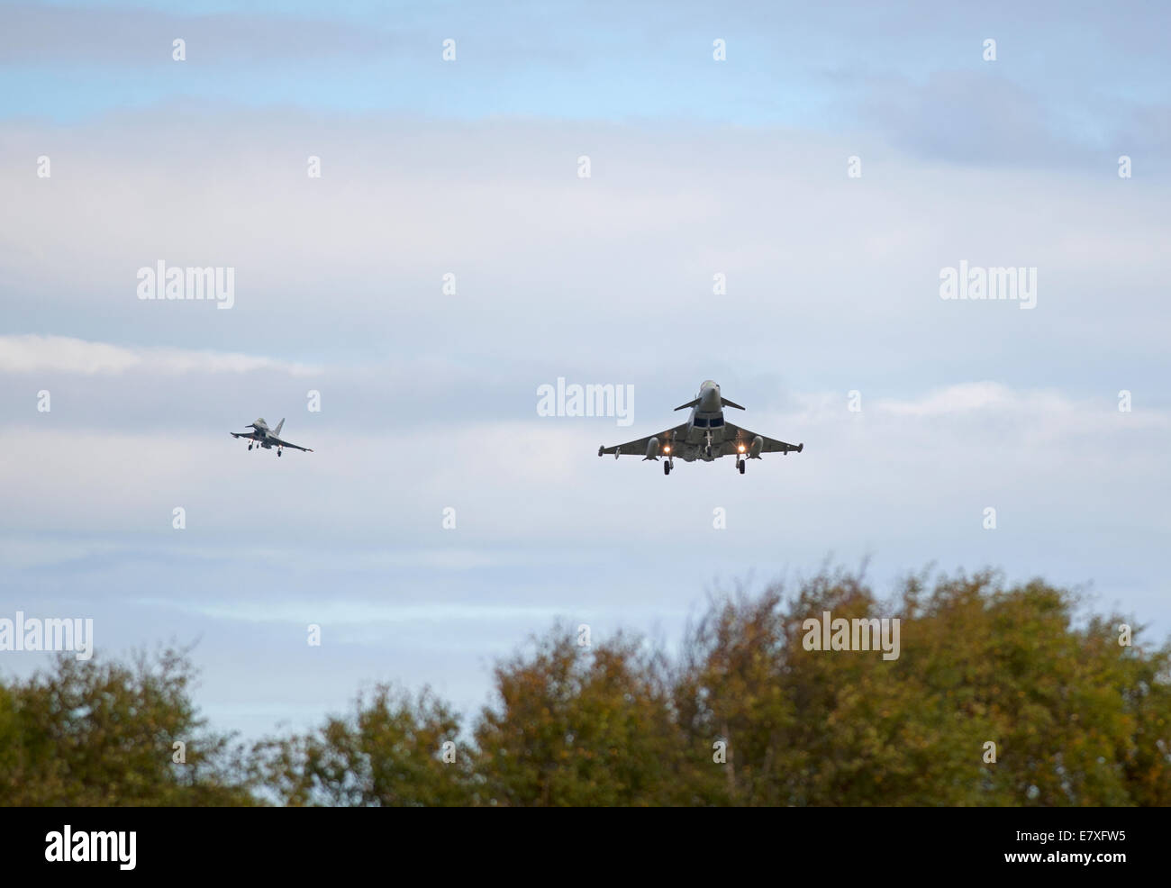 Eurofighter Typhoons FRG4 en el enfoque de la RAF Lossiemouth, Morayshire. Ocs 9132 Foto de stock