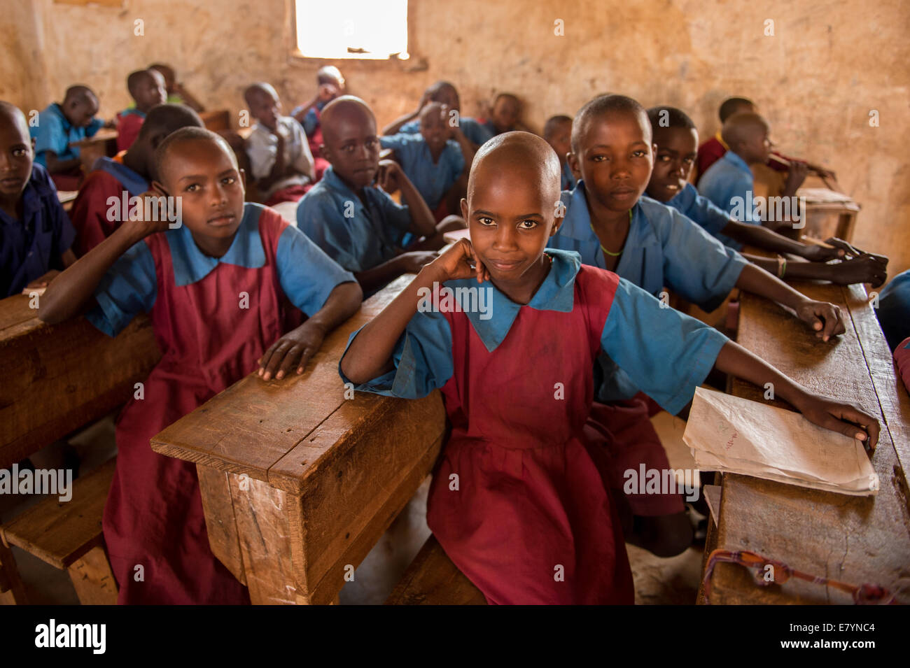 Los niños Samburu en West Gate Conservancy Escuela. Todas las familias son pastores, cuyos medios de vida han sido tradicionalmente Foto de stock