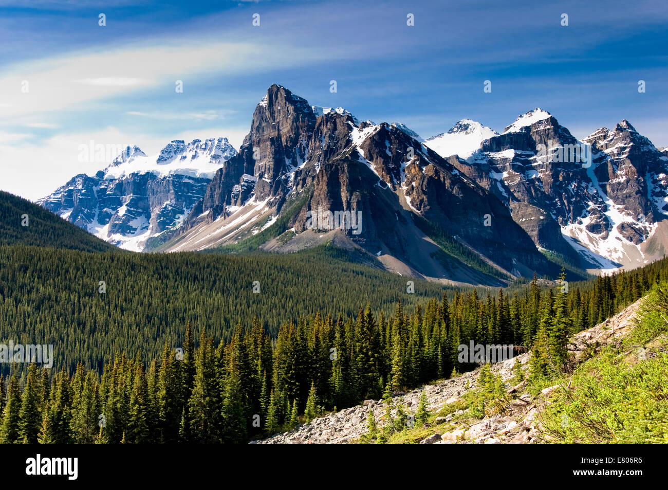 Valle de los Diez Picos, el Lago Moraine, el Parque Nacional de Banff, Alberta, Canadá Foto de stock