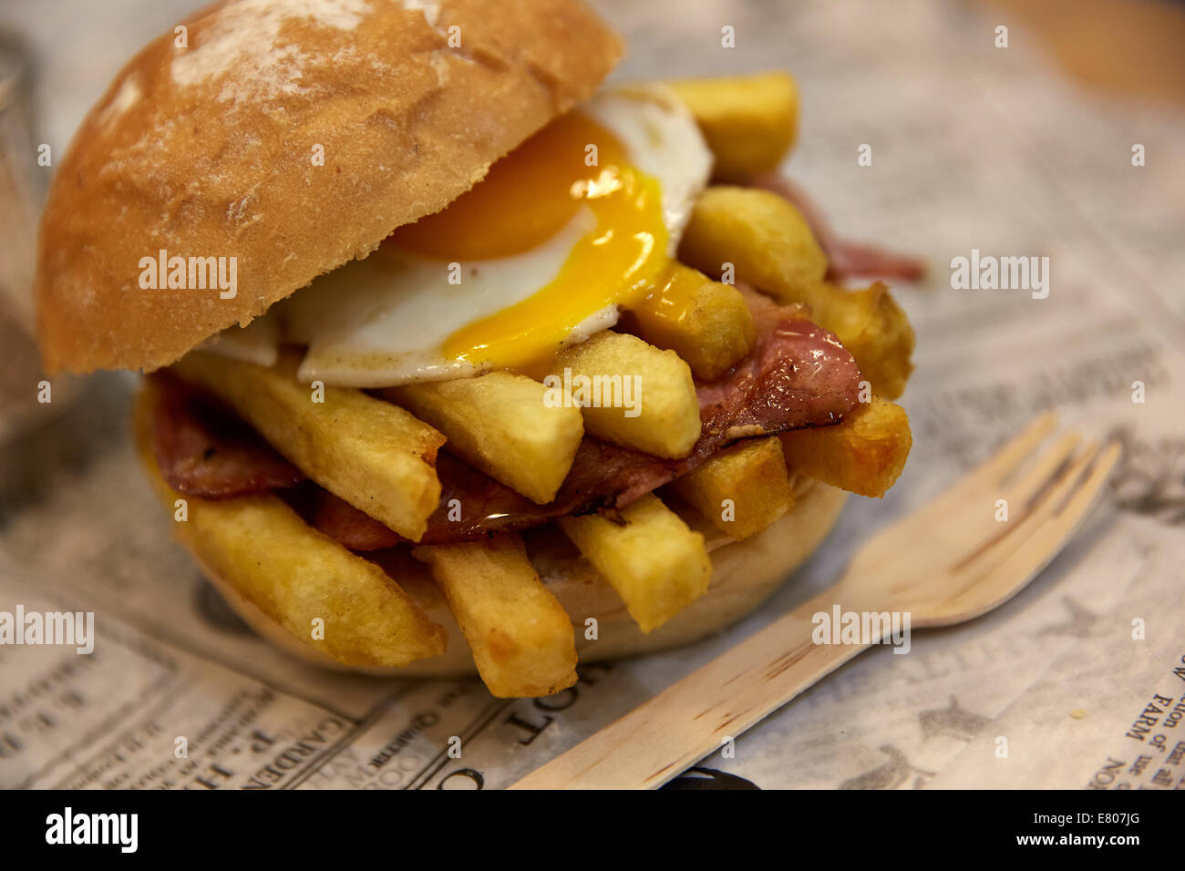 Huevo y CHIP BUTTY SANDWICH bollo de pan Foto de stock