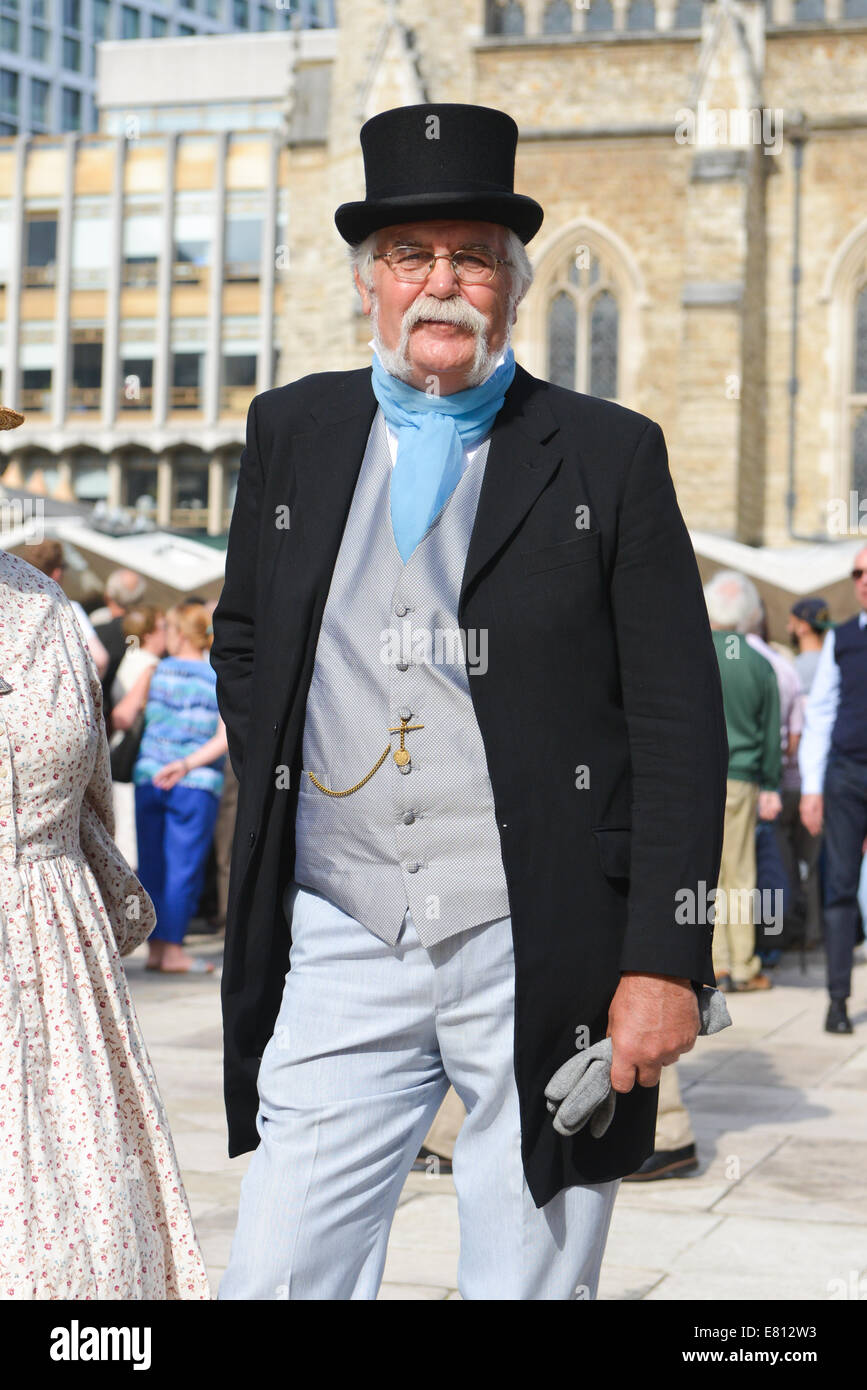 Hombre en traje victoriano fotografías e imágenes de alta resolución - Alamy