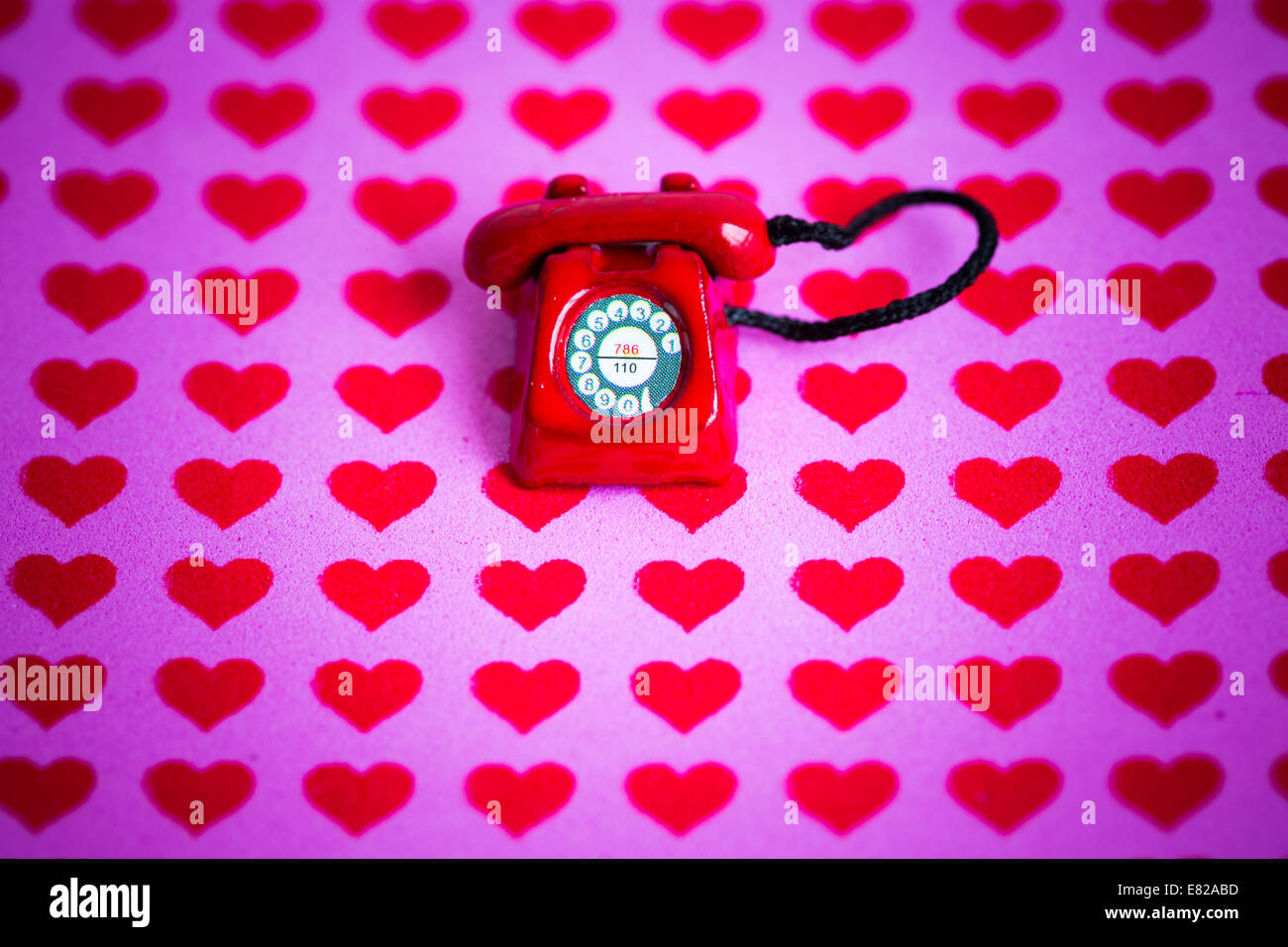 Teléfono rojo. Foto de stock
