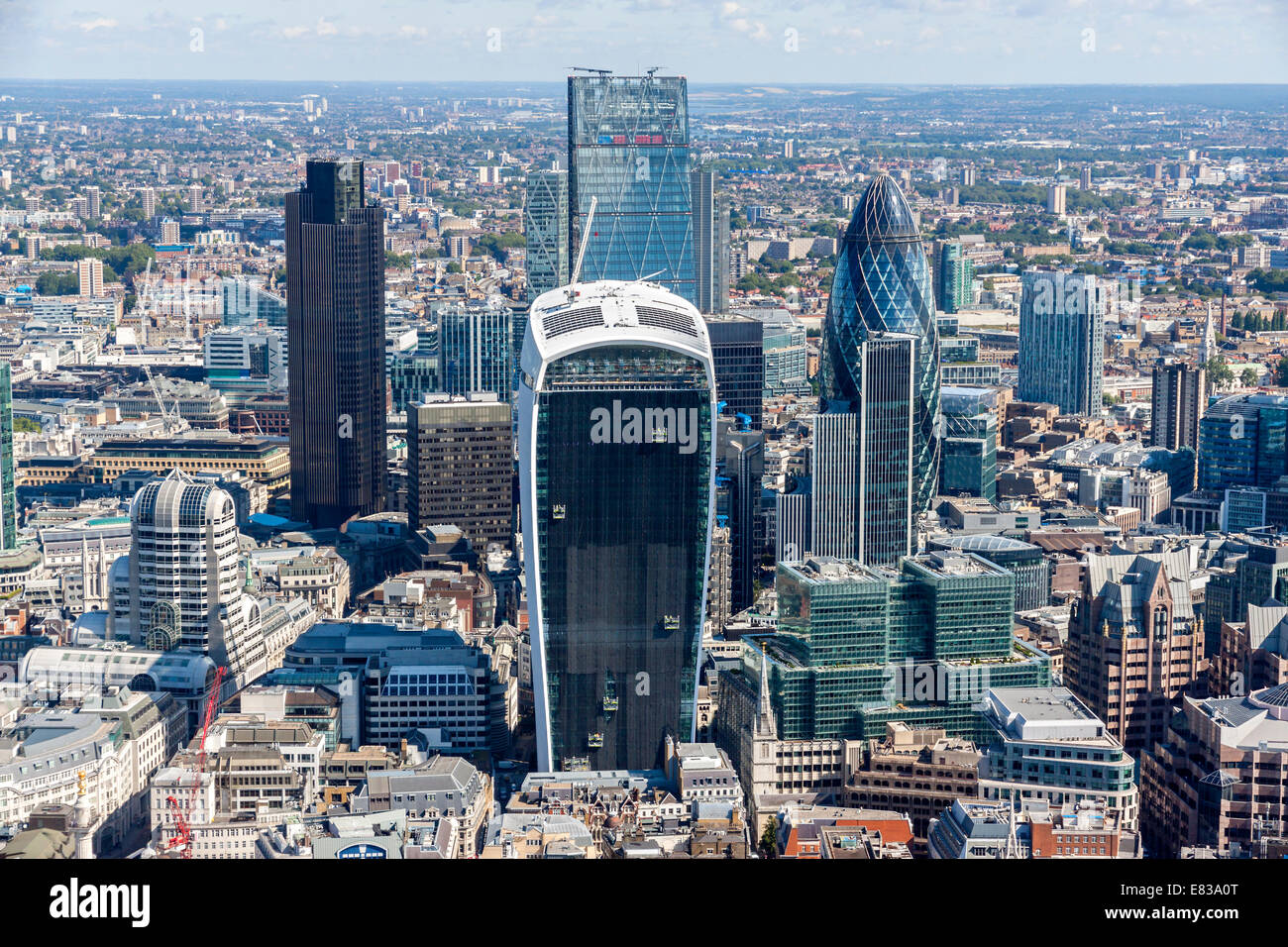 La ciudad de Londres es el principal distrito financiero de Londres y compite con la Ciudad de Nueva York como la capital financiera del mundo Foto de stock