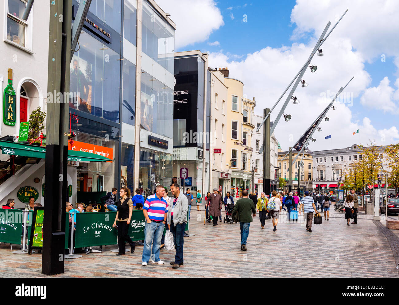 Tiendas de St Patrick's Street en el centro de la ciudad, Cork, Condado de Cork, República de Irlanda Foto de stock