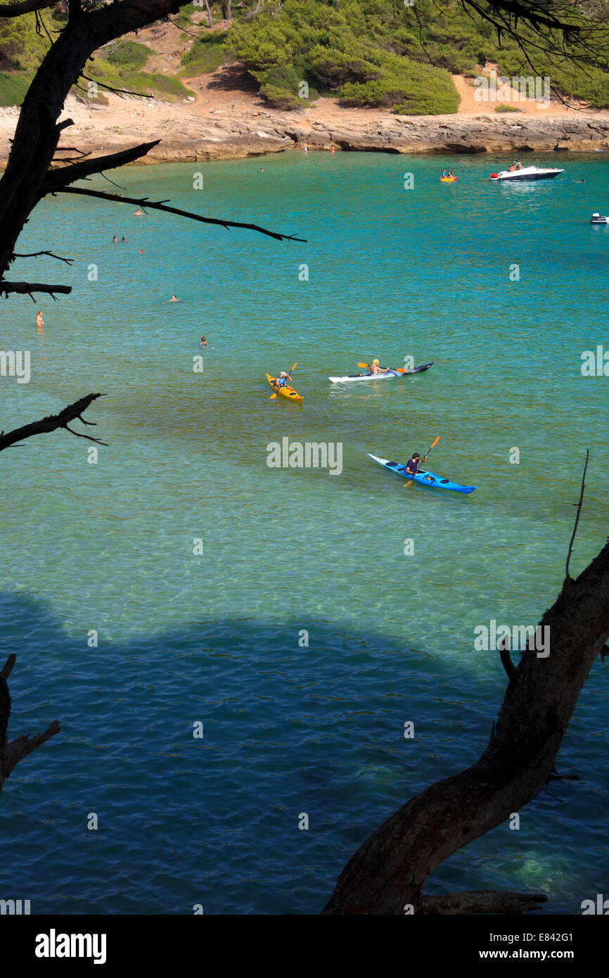 Playa en cala trebaluger fotografías e imágenes de alta resolución - Alamy