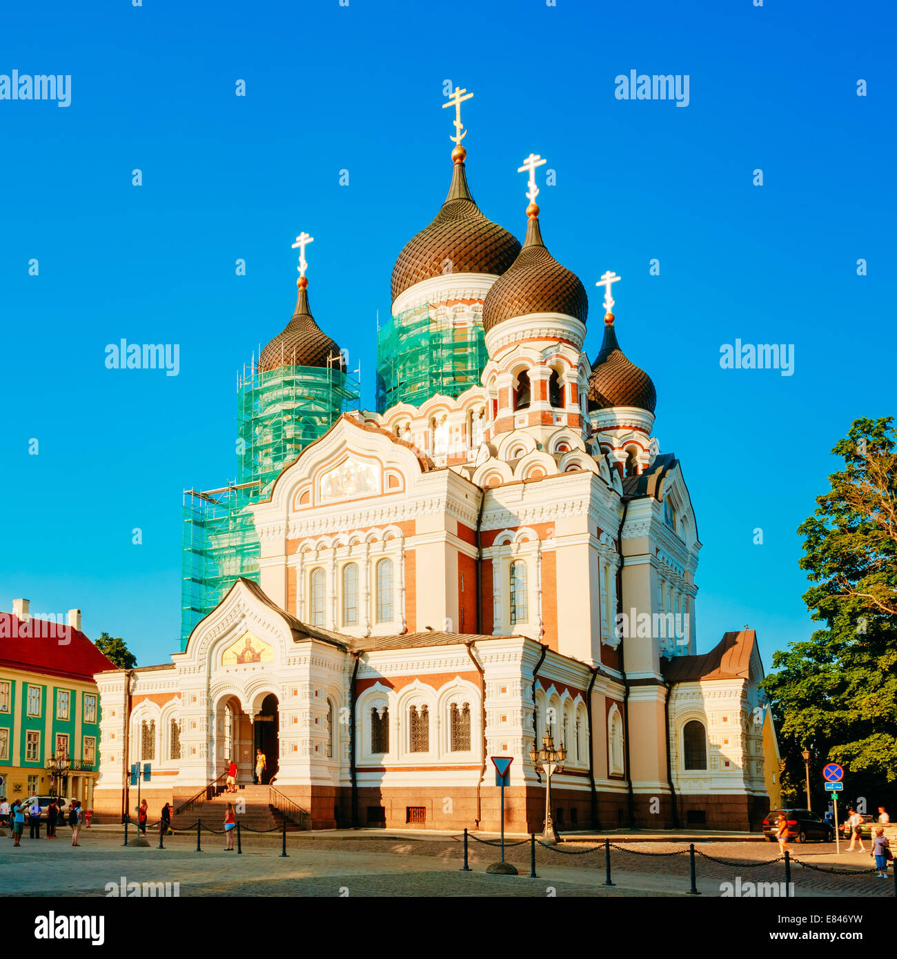 La Catedral Alexander Nevsky, la Iglesia Catedral Ortodoxa en la ciudad vieja de Tallinn, Estonia. Horario de verano Foto de stock