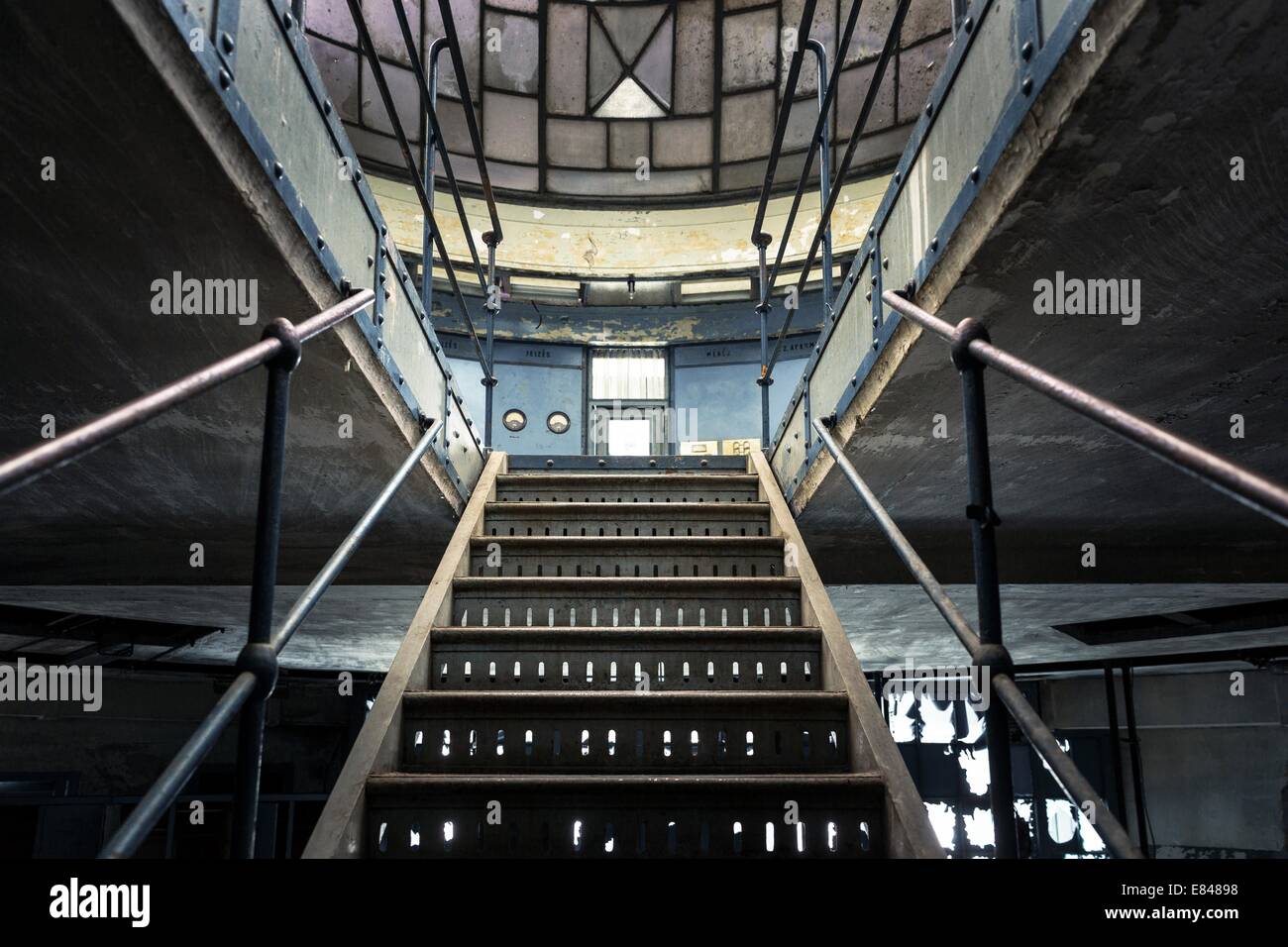 Foto en primer plano de escaleras industriales Foto de stock