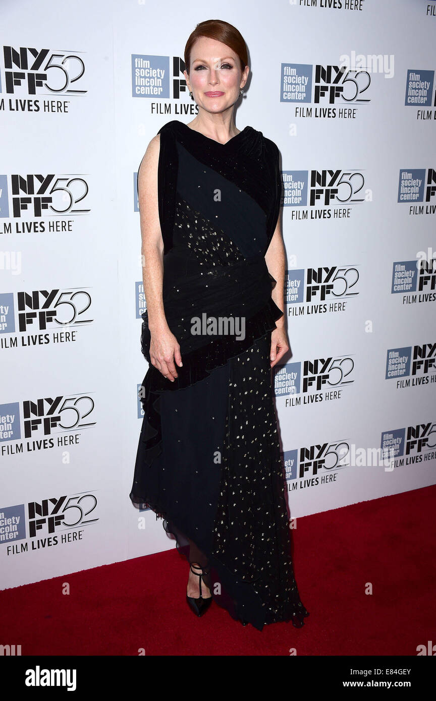 Julianne Moore llega por 'Mapas a las estrellas' estreno durante el 52º Festival de Cine de Nueva York. Foto de stock