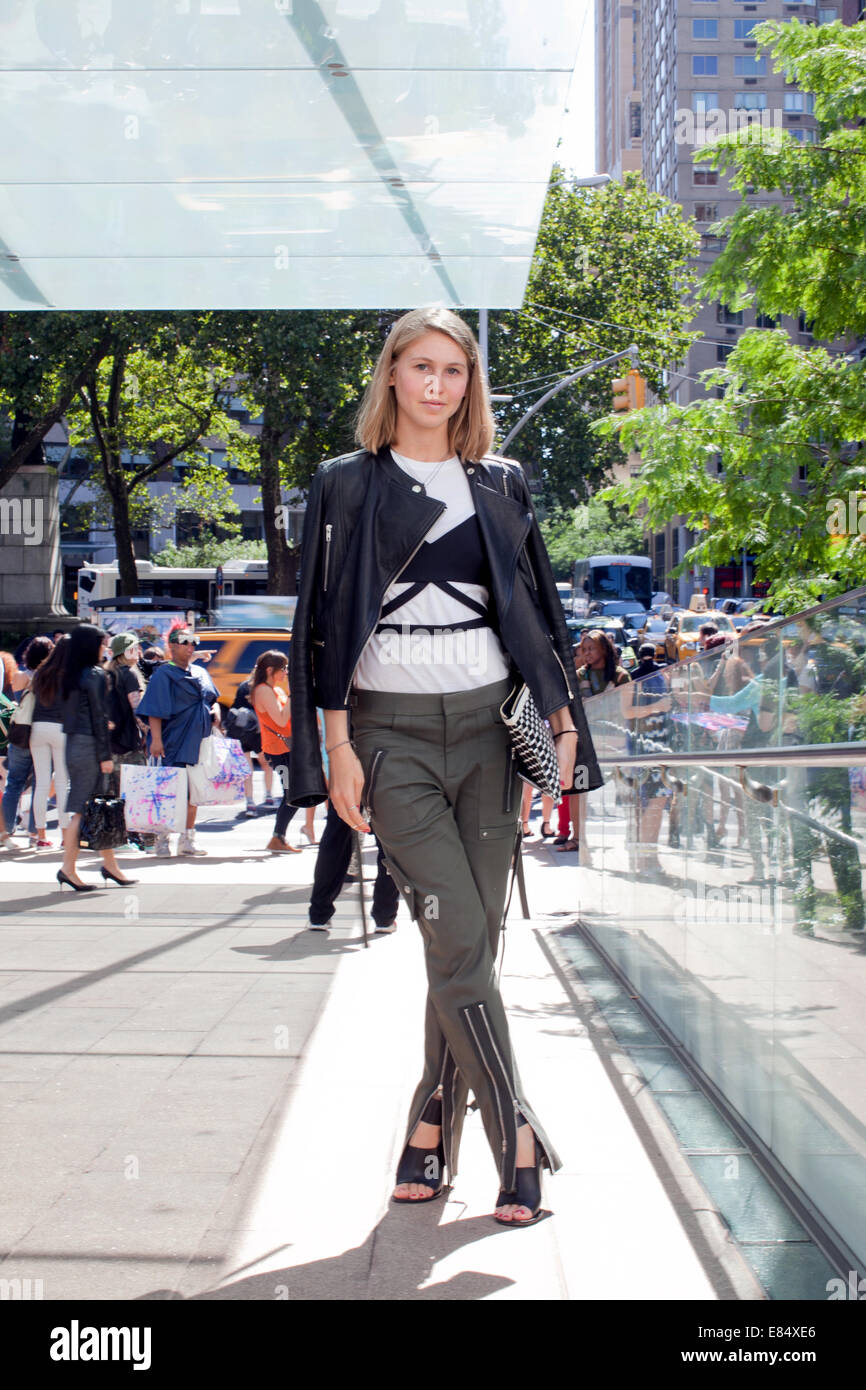 La Semana de la Moda de Nueva York la SS Día 2 - Street Style con: Jessica Minkoff // Rebacca - pantalones, camisa - Zara,zapatos - Celine Dónde: Nueva
