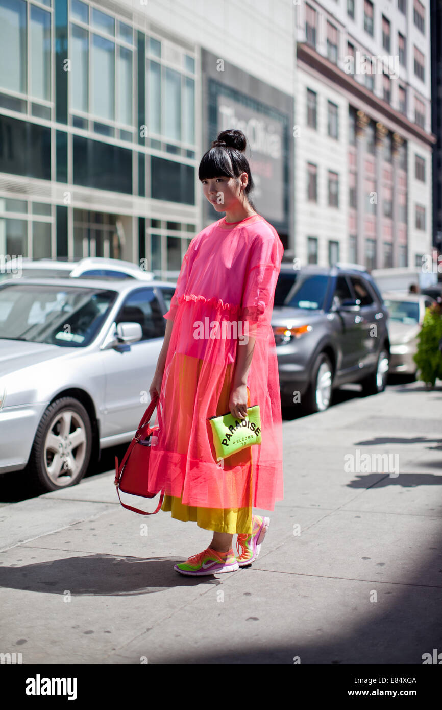 Belicoso Servicio Reafirmar La Semana de la Moda de Nueva York la mujer SS 2014 Día 2 - Street Style  con: Susi Lau // Dress - OLS x Molly Goddard vestido,zapatos Nike donde:  Nueva York,