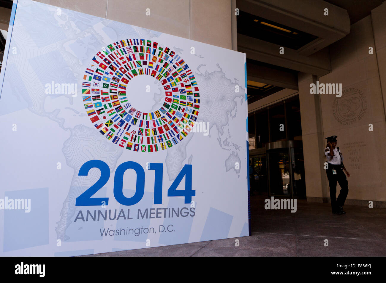 Las Reuniones Anuales de 2014 del Fondo Monetario Internacional (FMI) y el Grupo del Banco Mundial obtenga en su camino - Washington, DC, EE.UU. Foto de stock