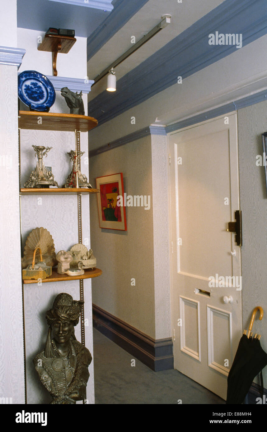 Escultura sobre Tebrax' estantes en los estrechos 70 hall Foto de stock