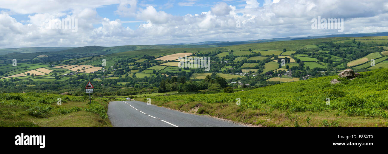 El paisaje agrícola alrededor Widdicombe en el Páramo, Parque Nacional de Dartmoor, Devon, Inglaterra, Reino Unido, Europa Foto de stock