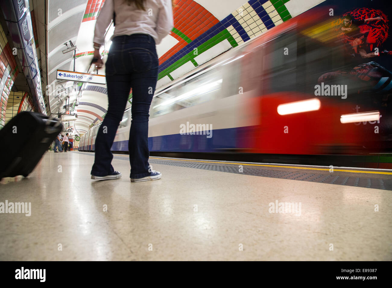 El metro de Londres abrió en 1863-11 las líneas con 270 estaciones y 250 kilómetros de vía Foto de stock