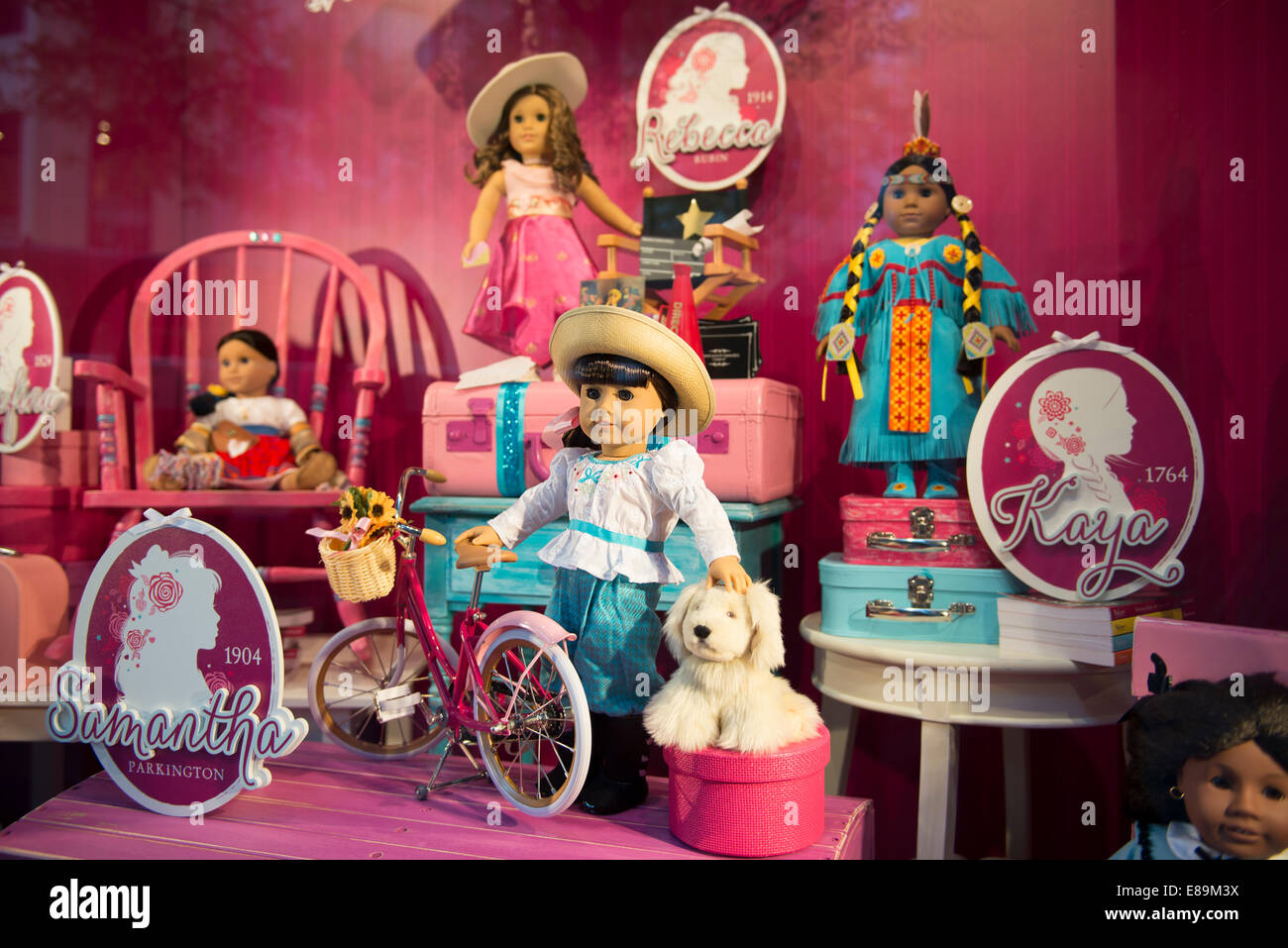 Muñecas American Girl Dolls en escaparate, tienda American Girl Place, Chicago Foto de stock