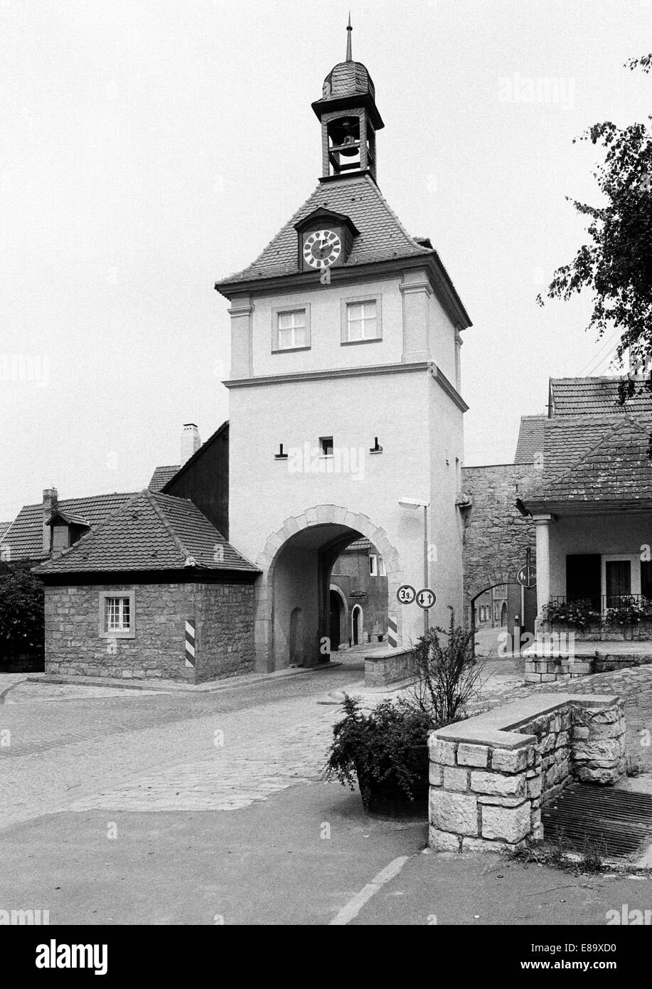 Achtziger Jahre, Ochsenfurter Stadttor en Sommerhausen, Verwaltungsgemeinschaft Eibelstadt, Principal, Unterfranken, Bayern Foto de stock