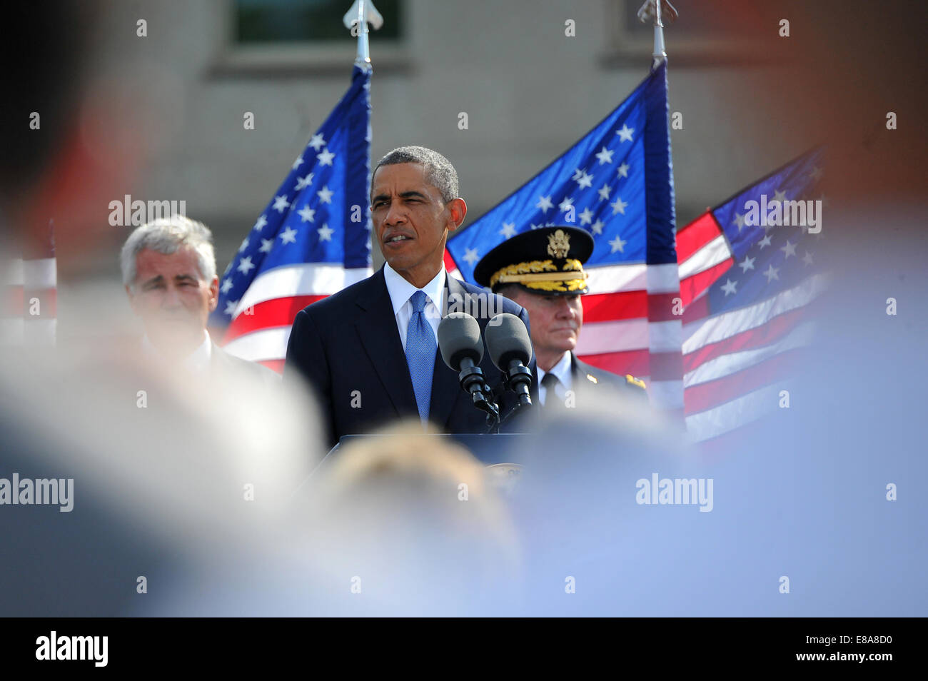 El presidente Barack Obama habla durante la ceremonia conmemorativa del 9/11 al 9/11 Memorial Nacional del Pentágono en el Pentágono en Arlington, Virginia, el 11 de septiembre, 2014. Los terroristas secuestraron cuatro aviones de pasajeros el 11 de septiembre de 2001. Dos de los aviones fueron deliberadamente cra Foto de stock