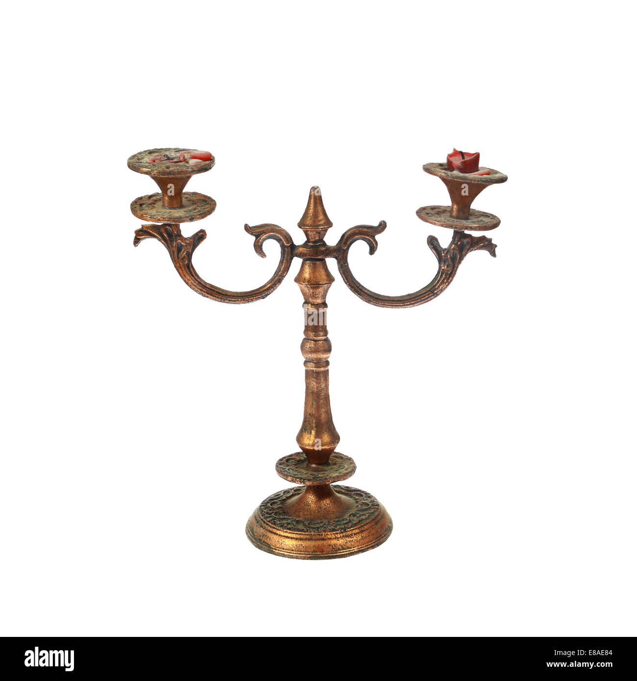 Vintage candelabro de bronce con velas de ceniza aislado sobre fondo blanco  Fotografía de stock - Alamy